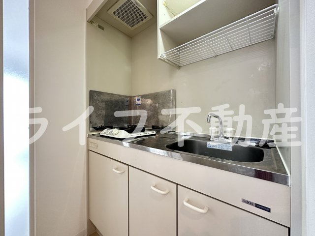 ネモフィラのキッチン|コンパクトなキッチンで掃除もラクラク