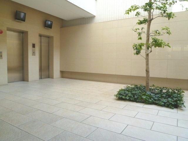 ドゥーエ谷町のロビー