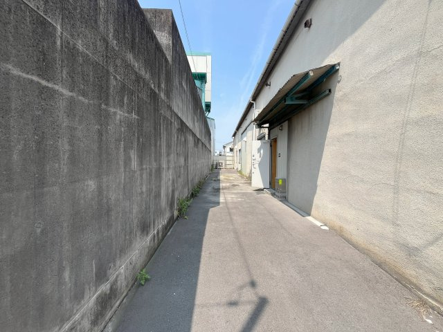 長塚町１丁目１１１－４事務所付倉庫付の駐車場|縦列3台可能