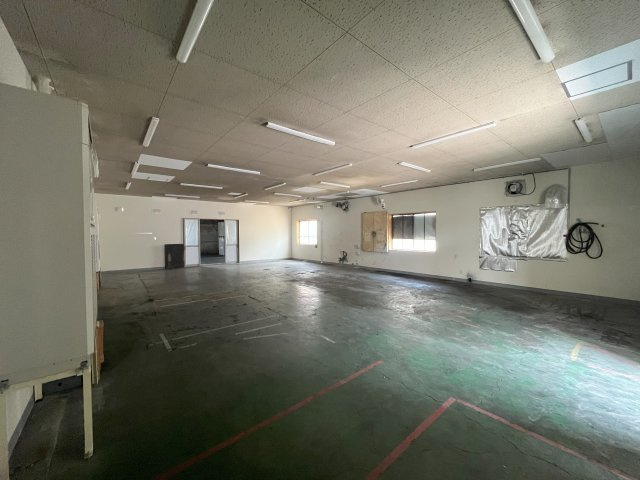 長塚町１丁目１１１－４事務所付倉庫付のロビー