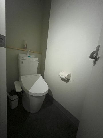 長塚町１丁目１１１－４事務所付倉庫付のトイレ