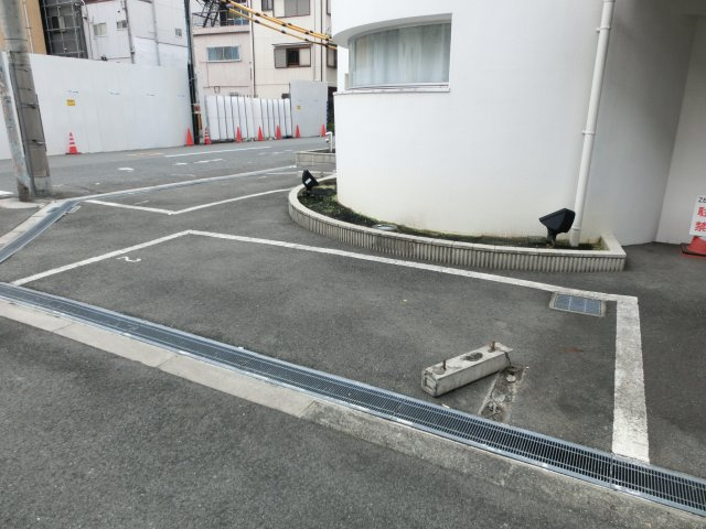 ゼウスアルファの駐車場