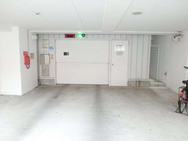 ゼウスアルファの駐車場