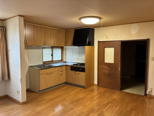 米沢市駅前４丁目　２階建て中古住宅のキッチン
