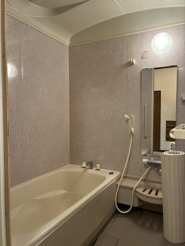 米沢市駅前４丁目　２階建て中古住宅の浴室