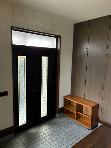 米沢市駅前４丁目　２階建て中古住宅の玄関