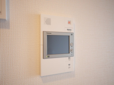 【セキュリティ】 | エスリードレジデンス大阪福島シティスクエア | モニター付きインターフォンです。