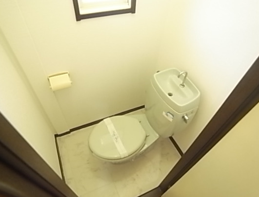 千葉市中央区宮崎町　一棟収益アパートのトイレ