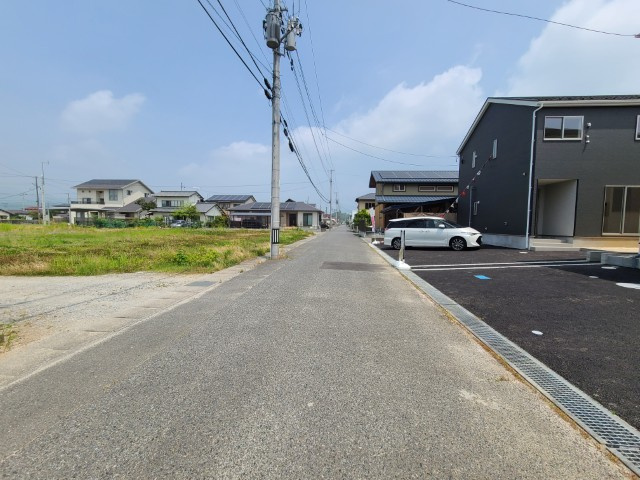 【新築戸建】　いわき市平下平窪第6の前面道路含む現地写真|西側幅員6ｍ公道