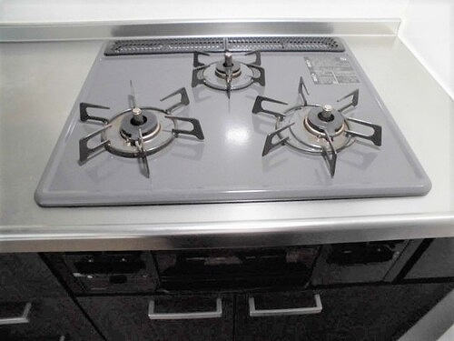 インペリアル南塚口ガーデンハウスの設備|三口ガスコンロ、グリル