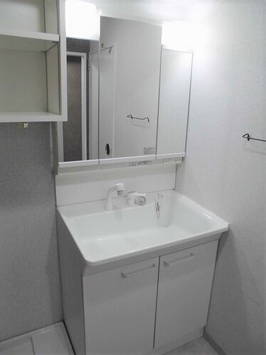 インペリアル南塚口ガーデンハウスの洗面所|洗面化粧台