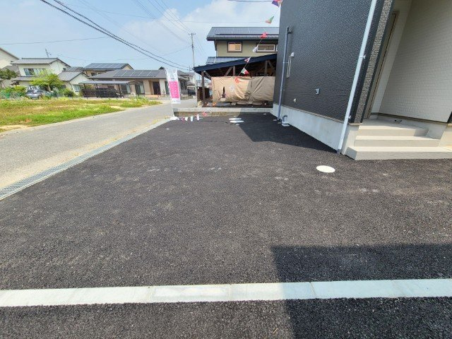 【新築戸建】　いわき市平下平窪第6の駐車場|4号棟駐車場写真　カースペースです（3台駐車可能）