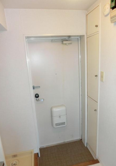 千葉市花見川区検見川町3丁目　一棟売マンションの玄関