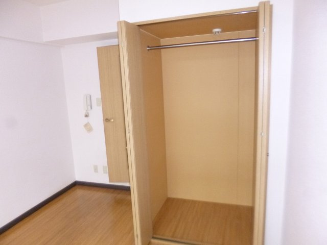 【収納】 | APEX FLAT　R | 収納スペース豊富です（同物件別室写真です）