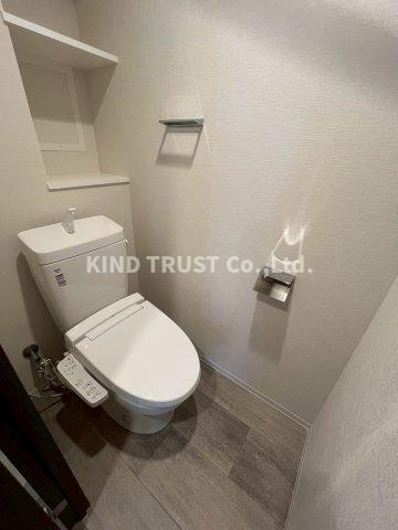 クレストコート堂島のトイレ|落ち着いた色調のトイレです