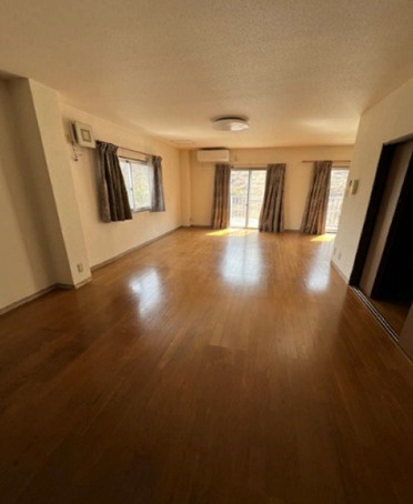 千葉市中央区亀岡町　売ビルの居間・リビング