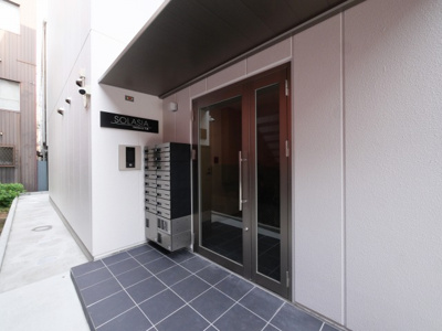 【エントランス】 | SOLASIA residence九条 | ゆとりのあるエントランスです