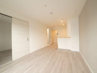 【居間・リビング】 | SOLASIA residence九条 | ゆったりとしたリビングです