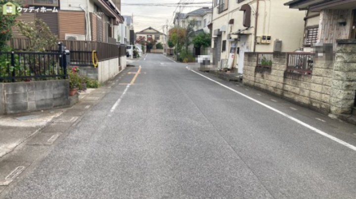 川口市南鳩ヶ谷2丁目　中古一戸建ての前面道路含む現地写真