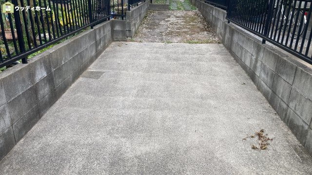 川口市南鳩ヶ谷2丁目　中古一戸建ての駐車場