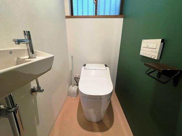 東園田町５丁目戸建のトイレ