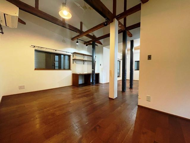 東園田町５丁目戸建の居間・リビング