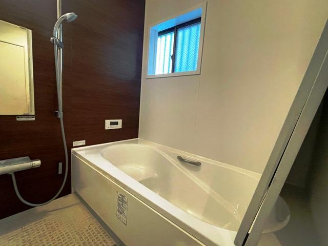 東園田町５丁目戸建の浴室