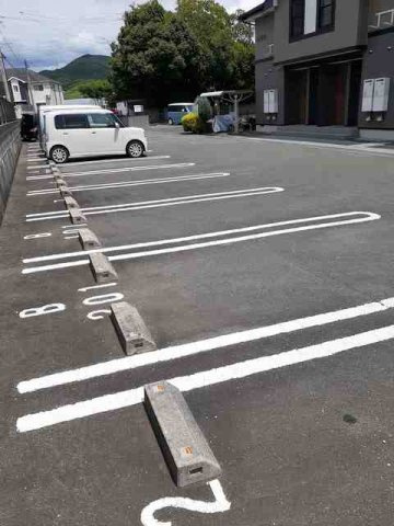 ベルメゾン壱番館の駐車場
