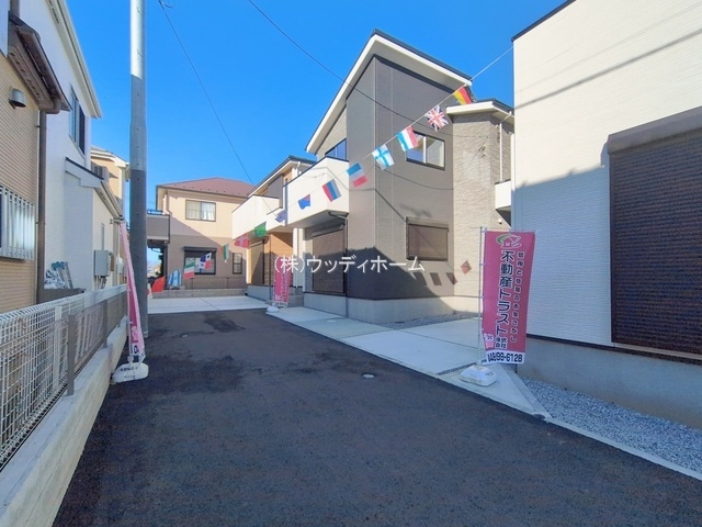 越谷市千間台西23期　新築一戸建て　1号棟の前面道路含む現地写真