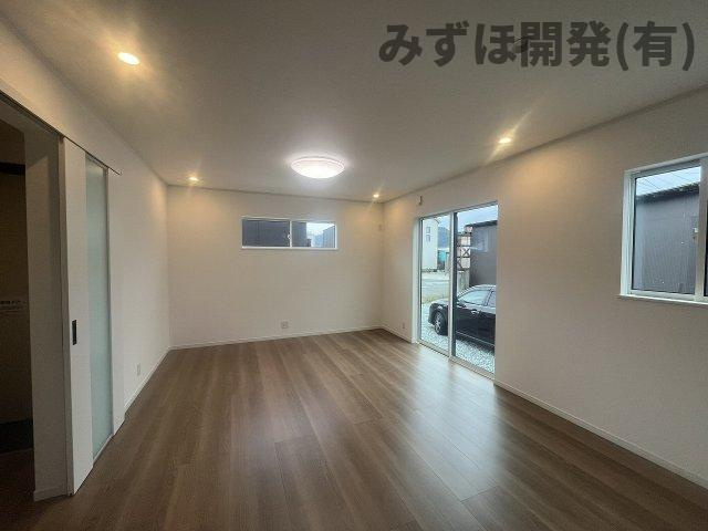 天童市大字干布339番3の居間・リビング|10/14撮影　丁寧に建築しております。