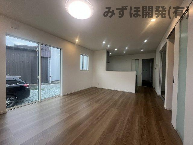 天童市大字干布339番3の居間・リビング|10/14撮影　丁寧に建築しております。