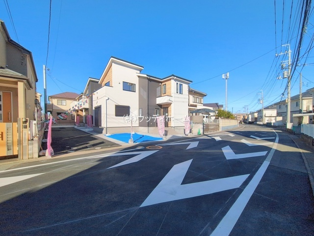 越谷市千間台西23期　新築一戸建て　3号棟の前面道路含む現地写真