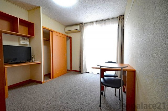 レオパレス太田八幡の内装|クローゼット