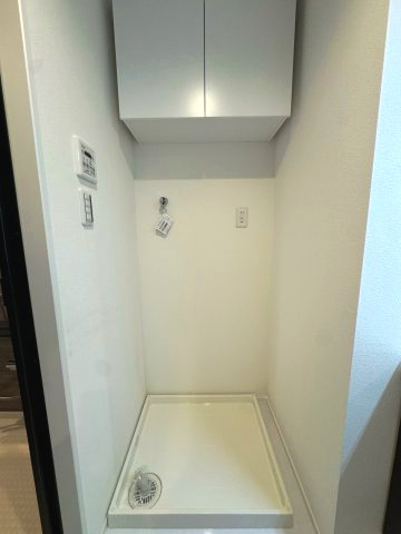 グランセリーナのランドリースペース|ランドリースペース
コンパクトながらも収納力のあるランドリースペース。上部収納も確保。洗剤や日用品もまとめて置けるため、空間を無駄なく活用できます。