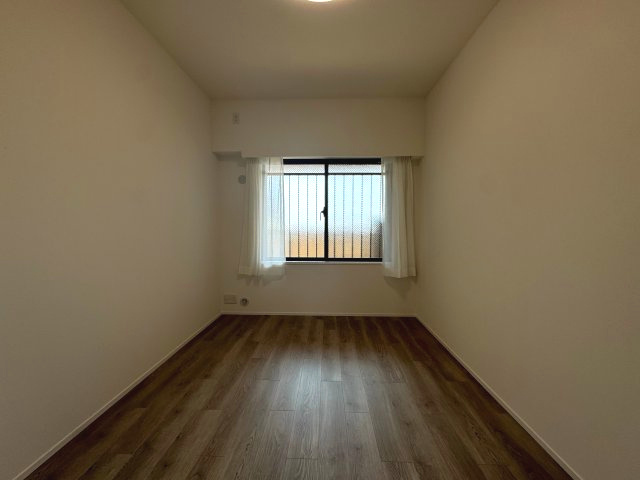 グランセリーナの洋室|洋室(約5.1帖)
コンパクトながらも使い勝手のよい洋室。落ち着いた空間で集中もしやすく、在宅ワークや趣味のスペースとしても活用できます。