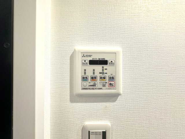 コスモガーデン日暮里の冷暖房・空調設備|雨の日や花粉の季節も、浴室が頼れる乾燥スペースに早変わり。さらに暖房機能付きで、冬場のヒートショック対策にも配慮。清潔さと快適さを両立する、うれしい設備です。