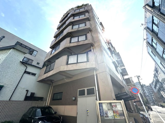 コスモガーデン日暮里の外観|ただいま、が嬉しくなる。家族を迎える誇らしい外観デザイン。