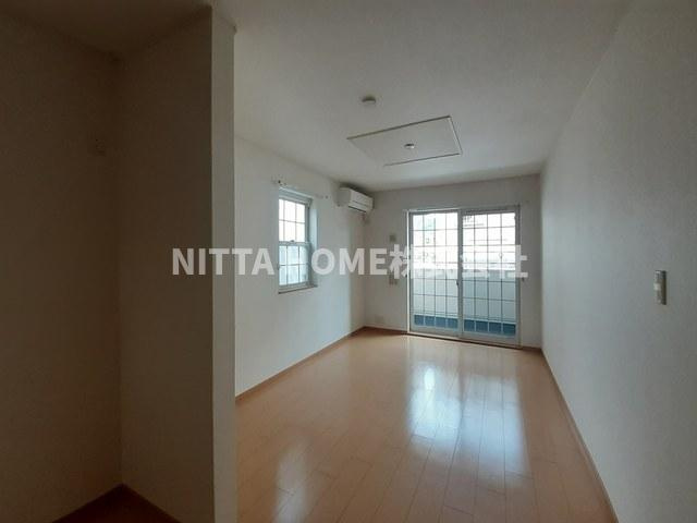 グリーン・エコーⅡの居間・リビング|リビングは広々１２.１帖♪