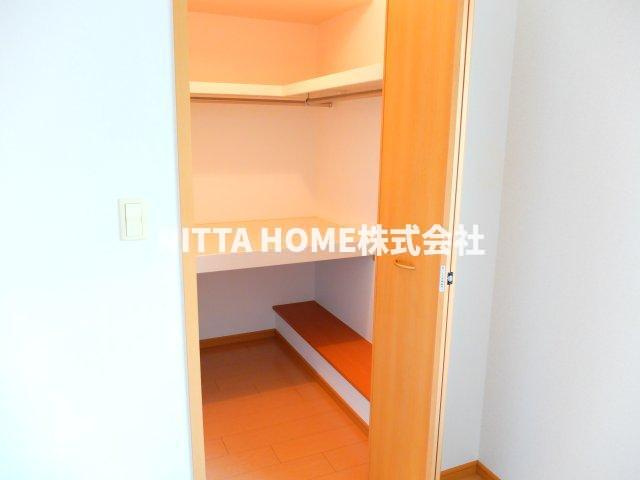 グリーン・エコーⅡの収納|収納力のあるウォークインクローゼット(^_-)-☆