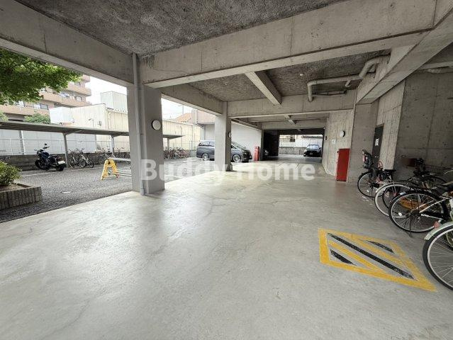 コンチネンタル西脇の駐車場