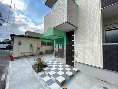 【エントランス】 | イルフィオーレ馬出(小型犬飼育可能の1LDK) | 建設中のため同シリーズの写真です。