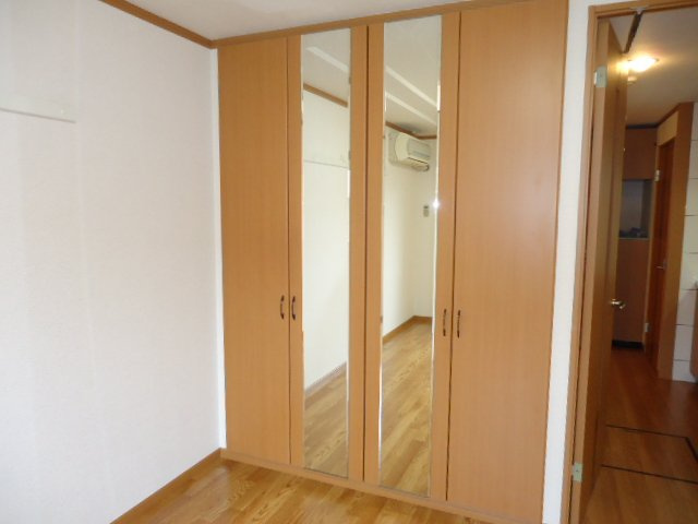 エスフィールドアサマ　　刈谷市近郊の賃貸はクラスホームの収納|クローゼット（ミラー付）