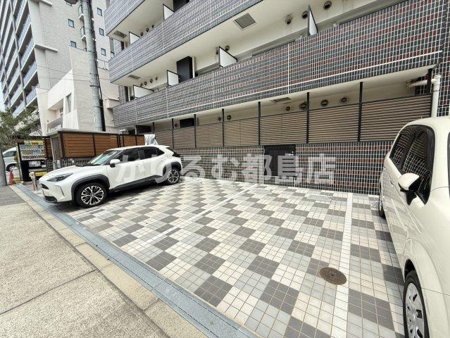 ウインズコート都島の駐車場