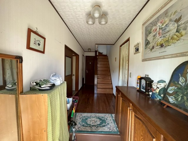 勝浦市興津久保山台　中古戸建の玄関