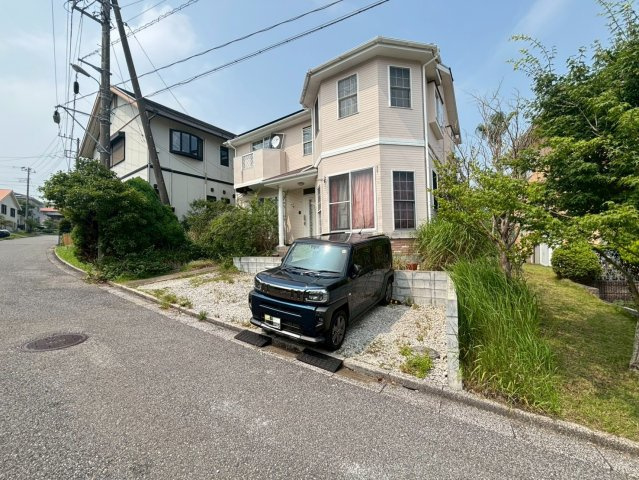 勝浦市興津久保山台　中古戸建の前面道路含む現地写真