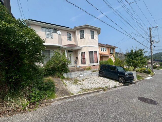 勝浦市興津久保山台　中古戸建の前面道路含む現地写真