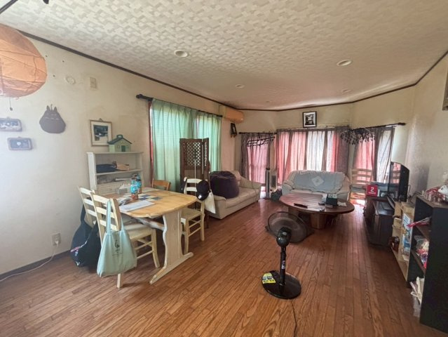 勝浦市興津久保山台　中古戸建の居間・リビング