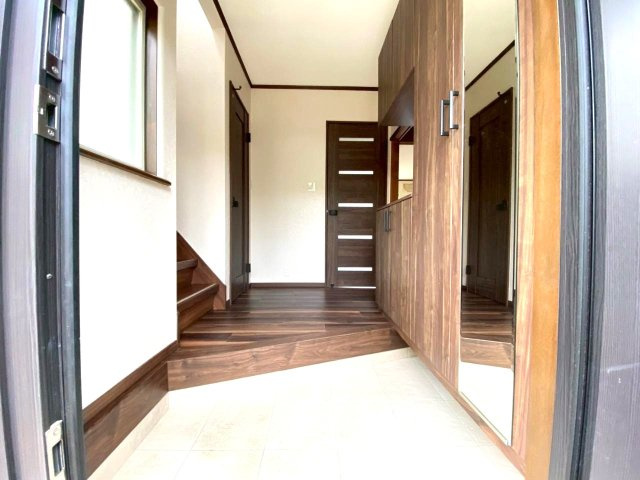 佐伯区坪井２丁目　№愛建1の玄関|来客時も
ゆとりの広さ