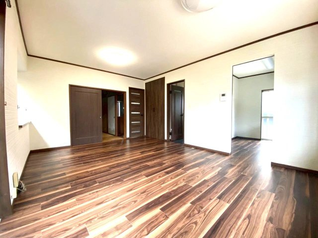 佐伯区坪井２丁目　№愛建1の居間・リビング|陽当たり良好
ゆったり過ごせます