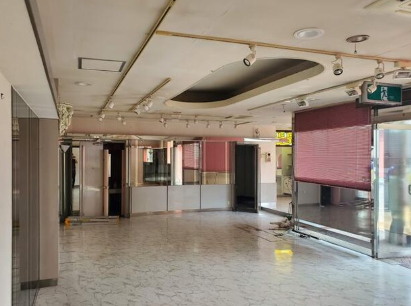 埼玉県秩父市番場町　売店舗の内装